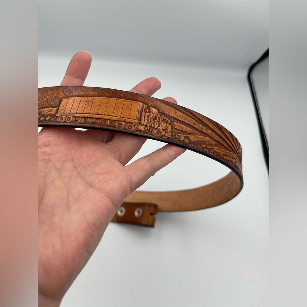Leather Belt Made In The USA with Trucking Scene, Never Worn, No Buckle SZ 42-46 - Picture 7 of 12